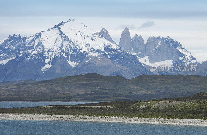 智利。Patagonian landscape。托雷斯·德·潘恩。